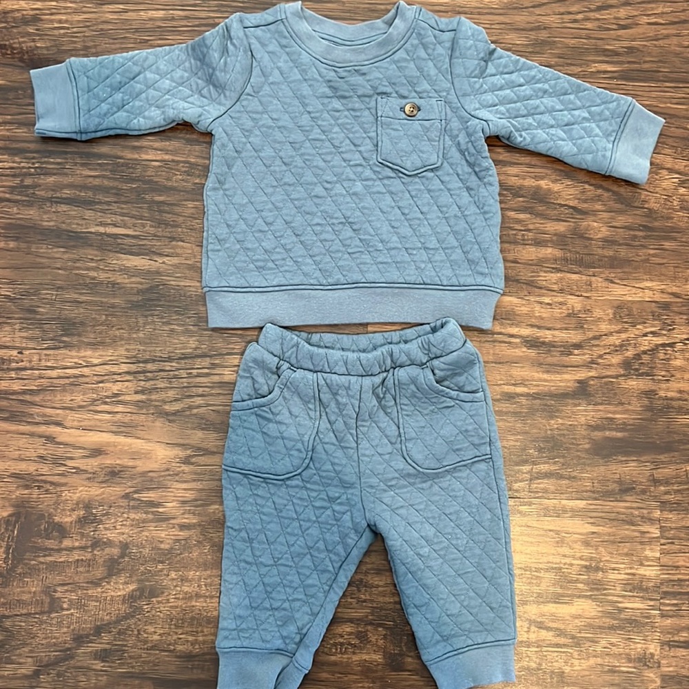 Baby Old Navy matching set. Quilted. Worn once. Like new